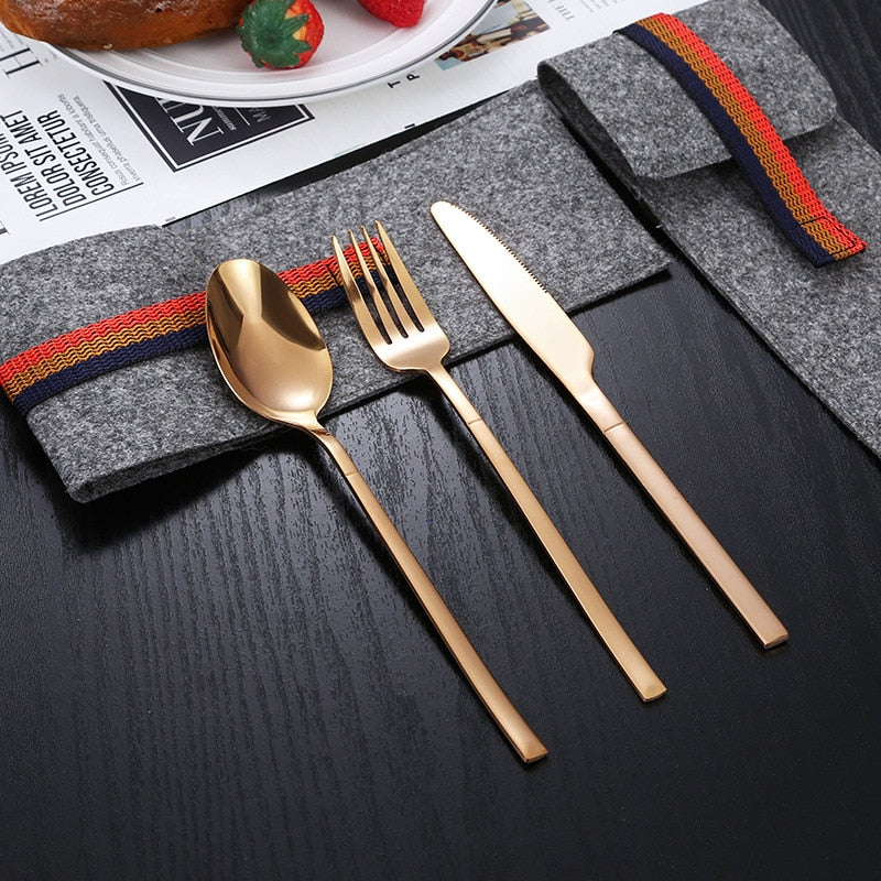 Couverts en Or Design - Ajoutez une touche d'élégance à votre table