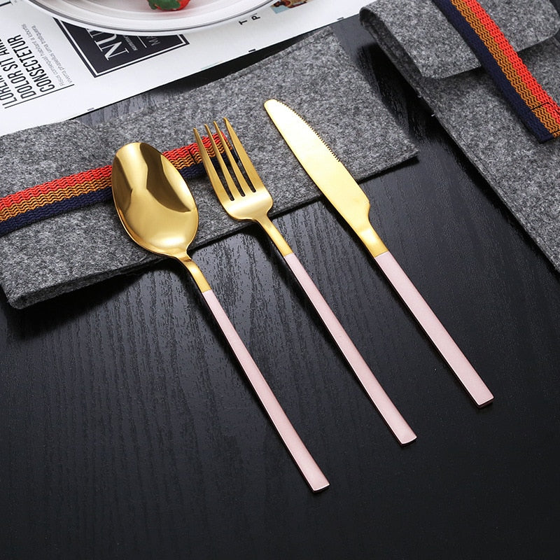 Couverts en Or Design - Ajoutez une touche d'élégance à votre table