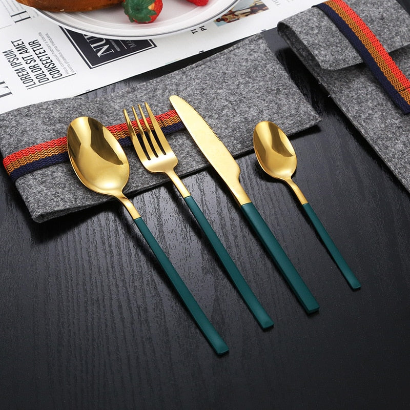 Couverts en Or Design - Ajoutez une touche d'élégance à votre table