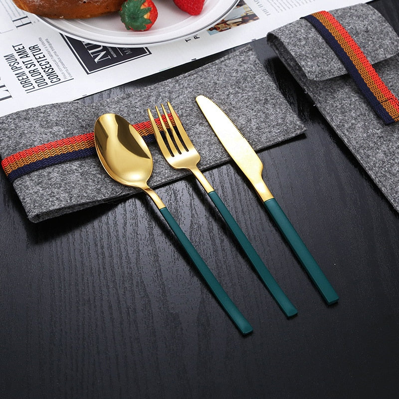 Couverts en Or Design - Ajoutez une touche d'élégance à votre table