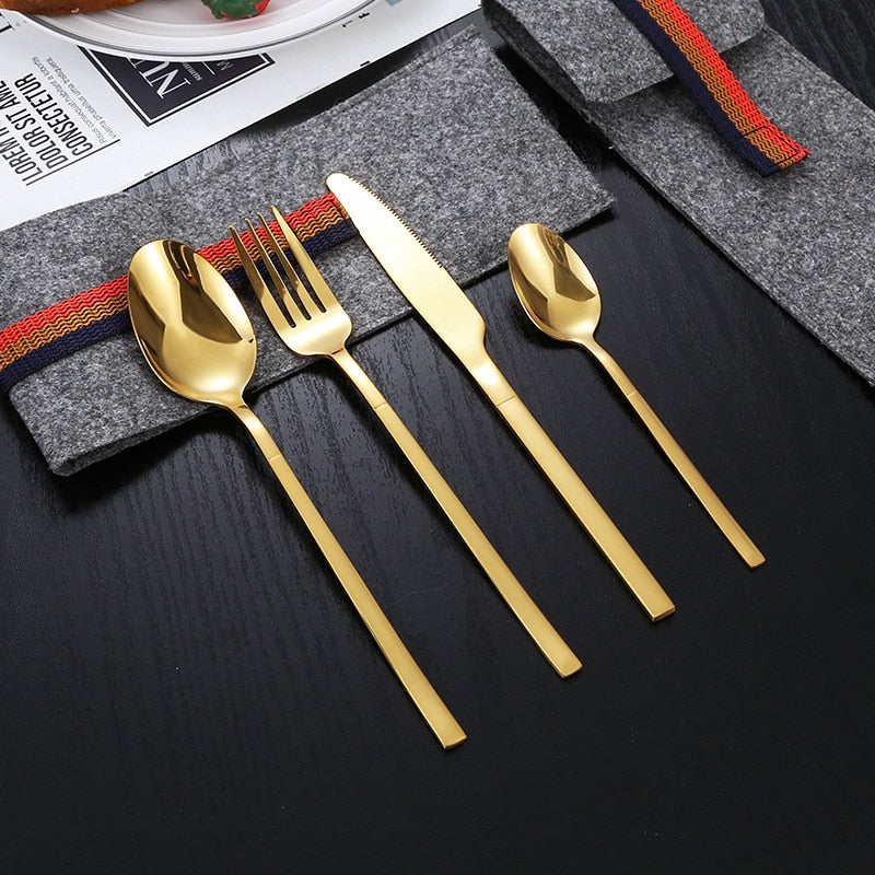 Couverts en Or Design - Ajoutez une touche d'élégance à votre table